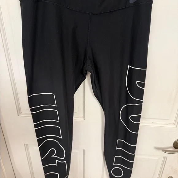Nike Women’s Black Graphic 'Just Do It' Leggings - XL - Picture 2 of 6